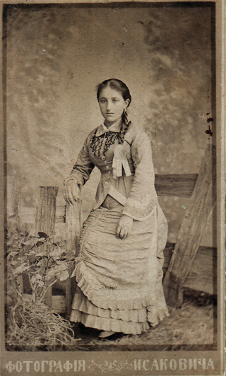 Ева Моисеевна Пигит, в замужестве Фиркович (1861–1942 гг.). Двоюродная сестра Ильи Пигита. Керчь, 1882 год