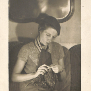 Фотография. Ушакова Наталия Абрамовна у Шапошниковых. До октября 1929 г.