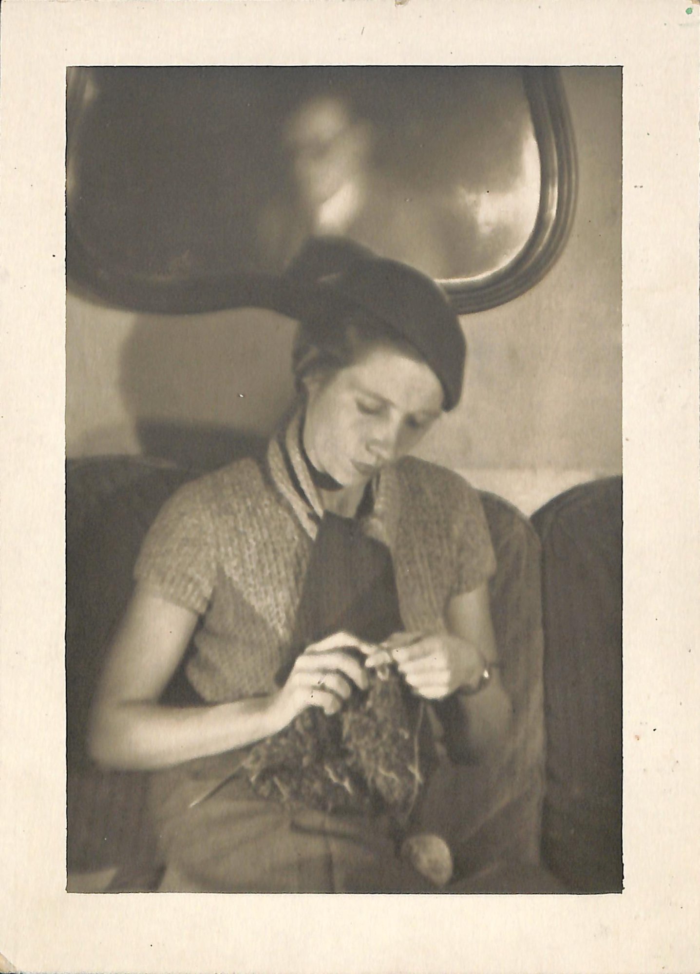 Фотография. Ушакова Наталия Абрамовна у Шапошниковых. До октября 1929 г.
