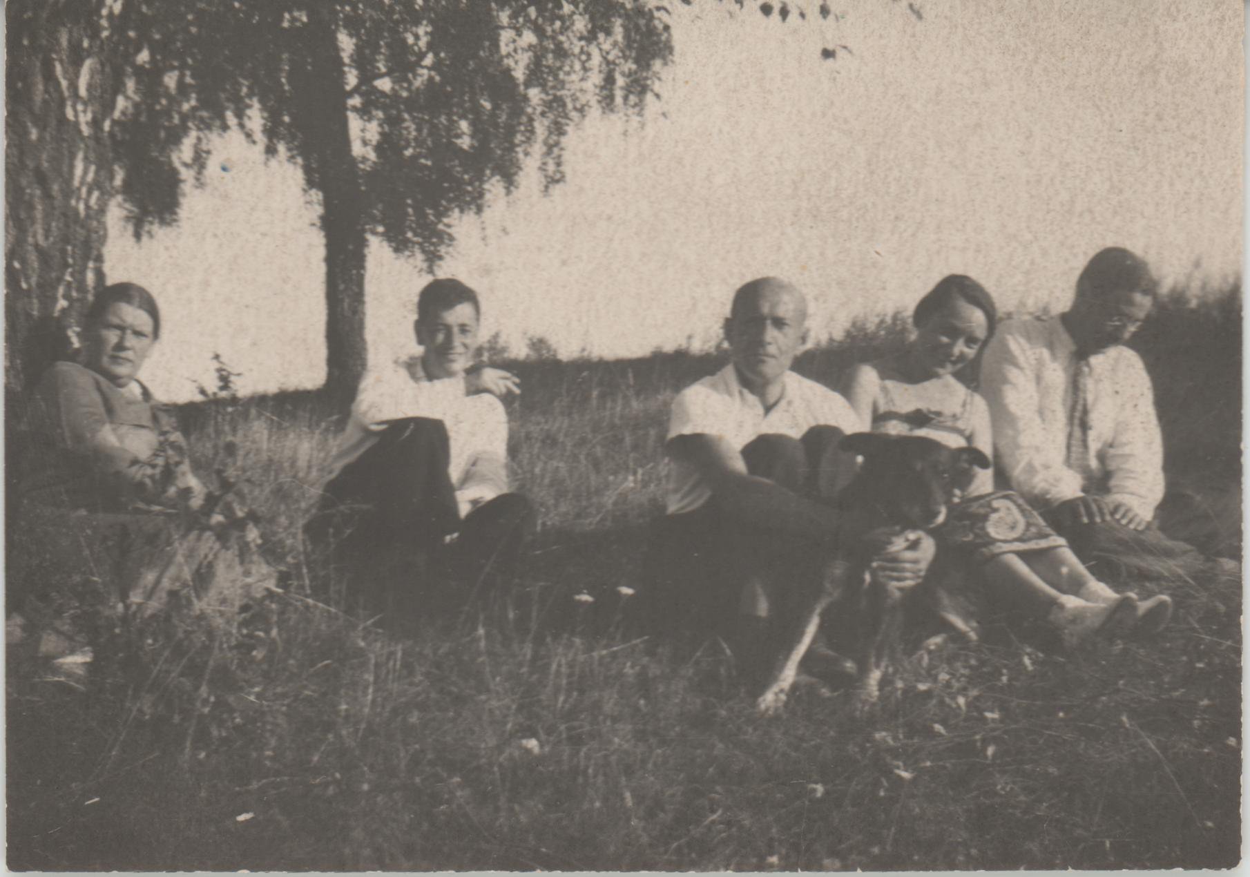 Фотография. Толстая Анна Ильинична, [Шведов Яков Захарович], Лямин Николай Николаевич, Белозерская Любовь Евгеньевна, Попов Павел Сергеевич. 1940 г.