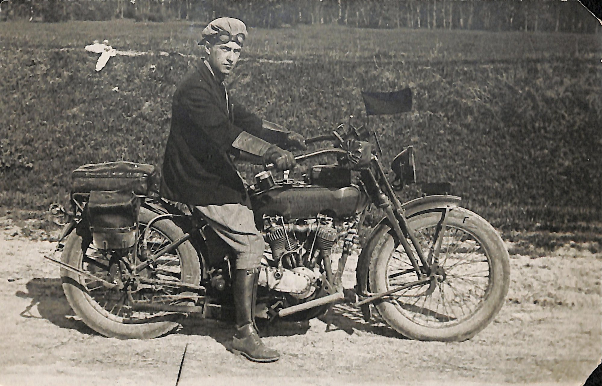 Фотография. Гайдовский Георгий Николаевич на мотоцикле «Харлей». 19 мая 1929 г. Шамраевский В.И.