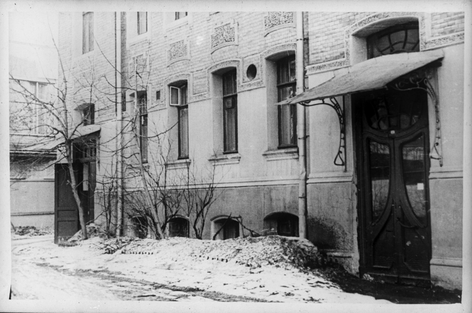 Фотопластинка. Плотников переулок, 10. Пересъемка с фотографии 1960-х гг. Принадлежала Белозерской Любови Евгеньевне [1960–1970-е гг.]