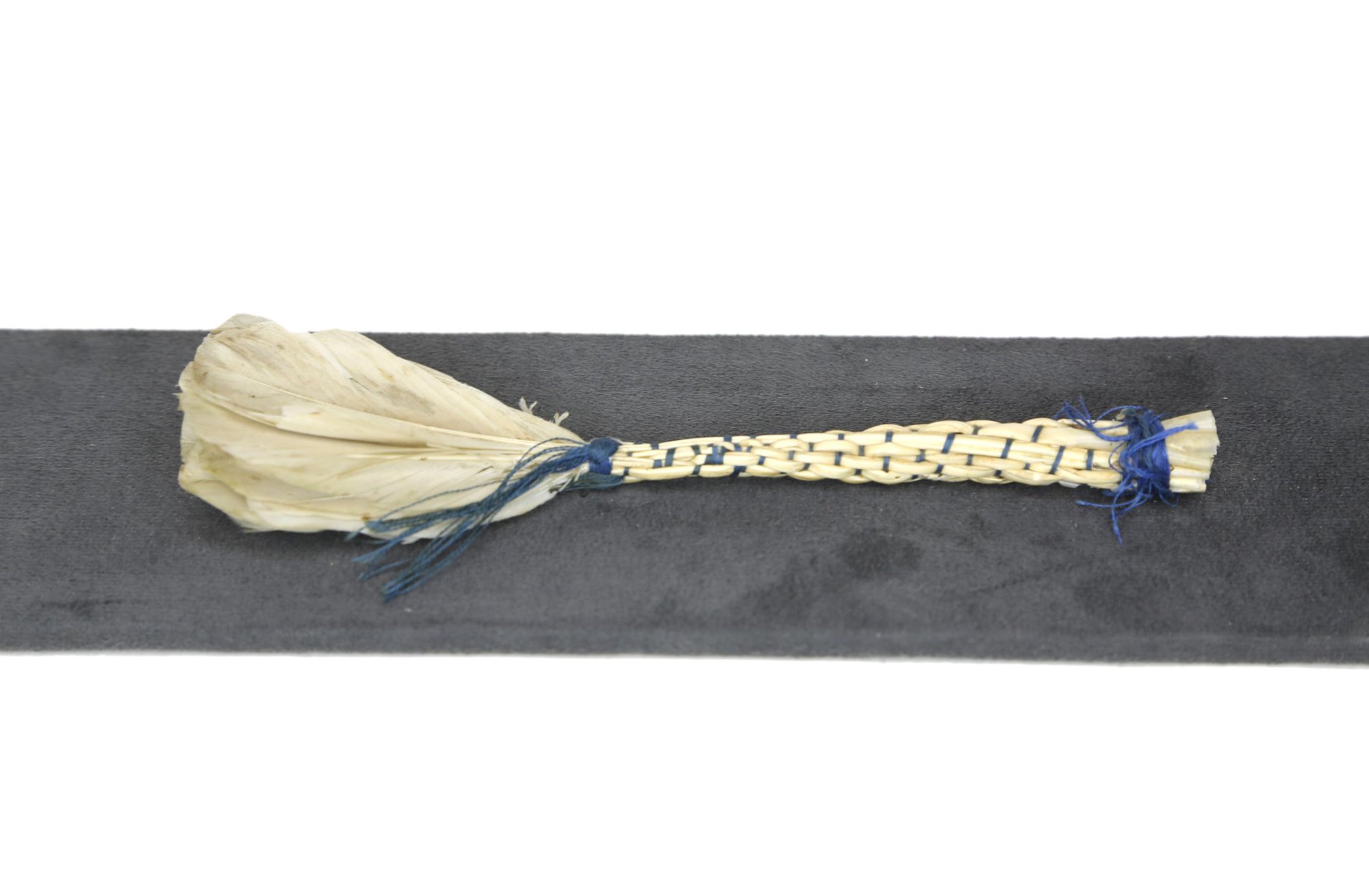 Метелка из перьев птицы, для стряхивания песка с рукописи. 1920-1930 гг.
