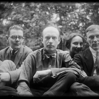 Фотопластинка. Топленинов Сергей Сергеевич, Лямин Николай Николаевич, Белозерская-Булгакова Любовь Евгеньевна, Булгаков Михаил Афанасьевич. Принадлежала Белозерской Любови Евгеньевне. Весна-лето 1926 г. Ушакова Н.А.