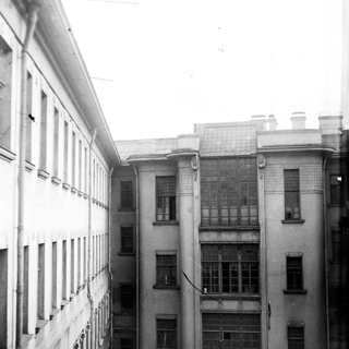 Фотопластинка. Большая Садовая, 10. Вид на корпус художественных мастерских. Начало 1930-х гг.