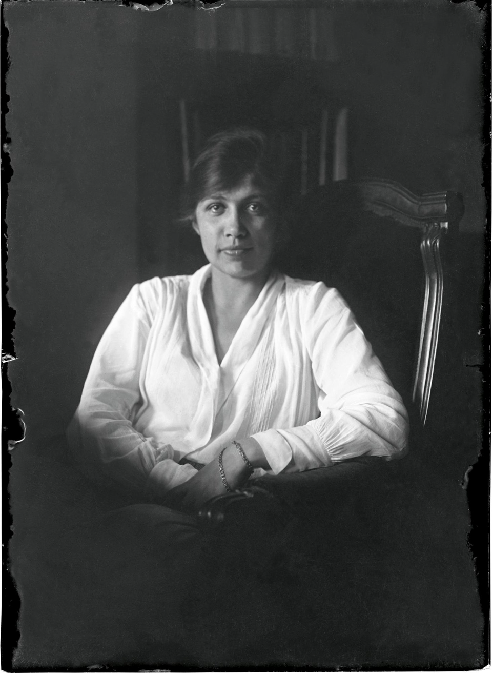 Фотопластинка. Ушакова Наталья Абрамовна. [Конец 1910-х гг.]