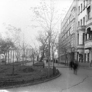 Фотопластинка. Четная сторона Большой Садовой – дома № 10 и 14. [1933-1935 гг.]