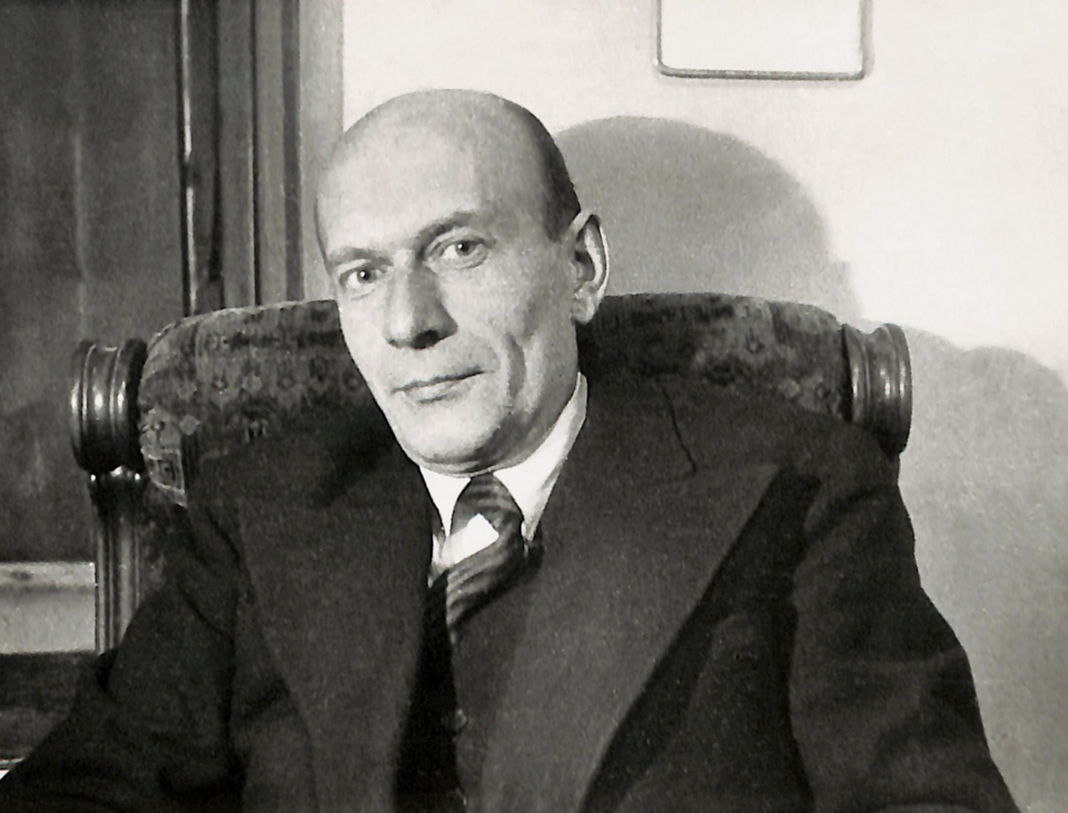 Фотография. Лямин Николай Николаевич у Шапошниковых. 1927-1928 гг. Шапошников Б.В.